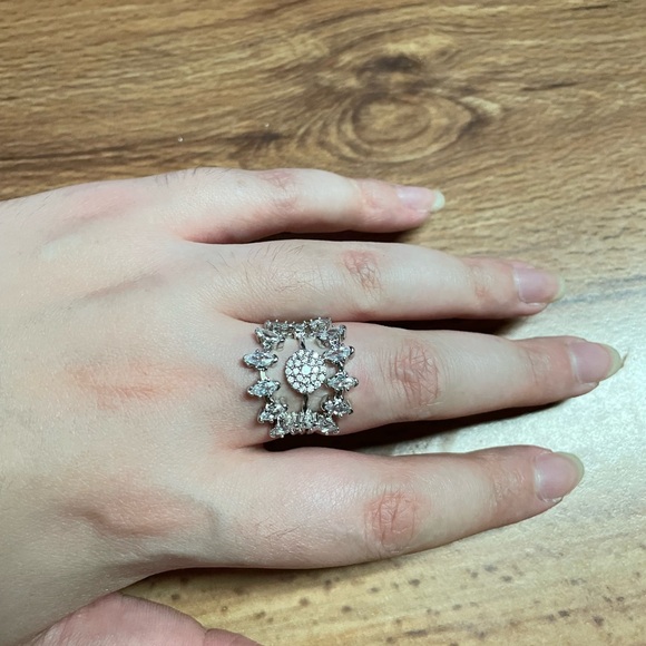 Unique Ring - Picture 10 of 11